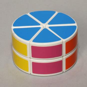 Rubikův sýr bílý zadní strana - tvar nakrájeného sýra