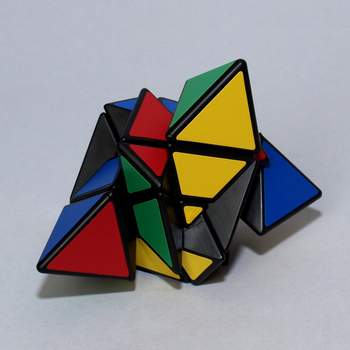 Pyramida 3x3x3 černá - otočením kostka změní tvar